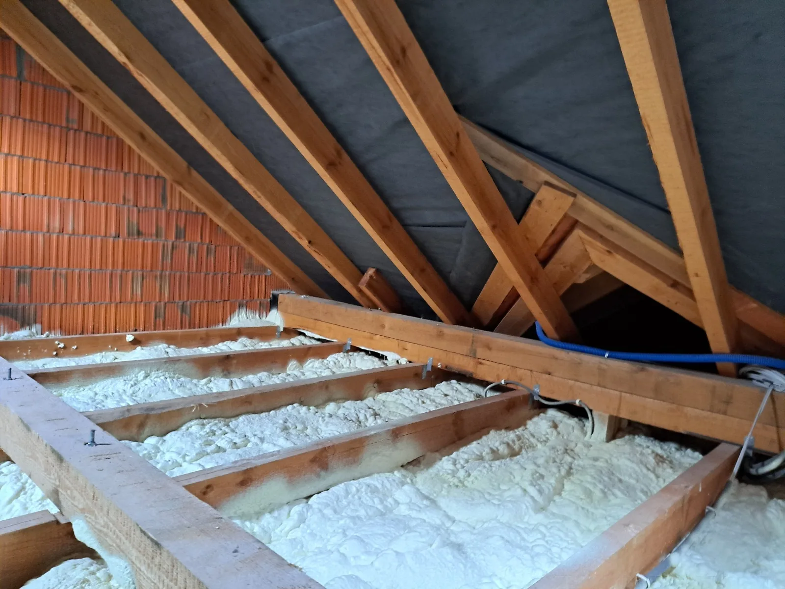 Izolacja stropu pianą PUR
